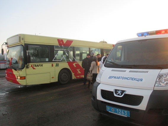 ДАІ та громадськість разом перевірили автобуси одного з підприємств у Полтаві