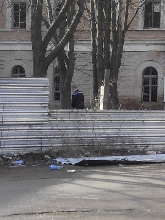 У Полтаві маршрутчики справляють потреби під вікнами студентів 