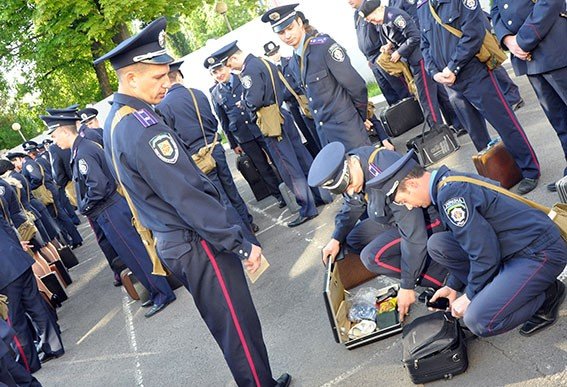 У Полтаві перевірили «тривожні» валізки міліціонерів
