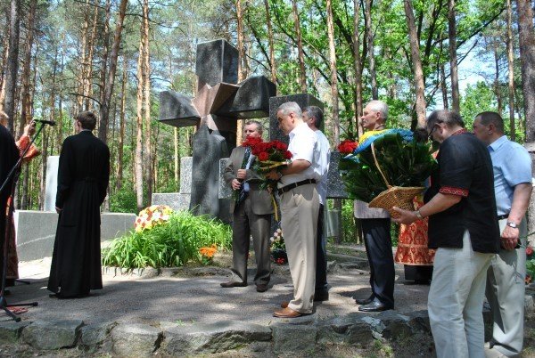 Вшанування пам яті жертв політичних репресій на Полтавщині (ФОТО)