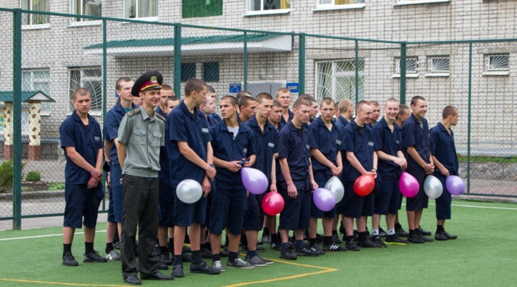 У Кременчуцькій колонії грали в футбол за підтримки Правого сектору 