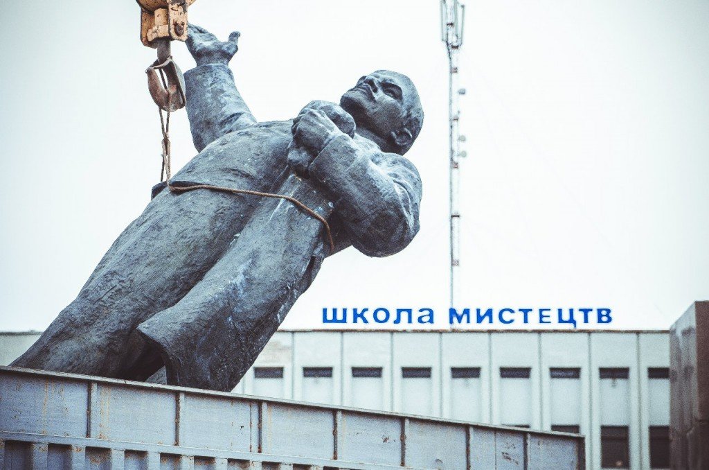 Олег Перебийніс написав про необхідністьнового ідола - замінника Леніна