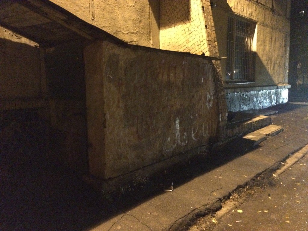 У Полтаві виявили підвал з «чорними агітками» проти Юрія Бублика
