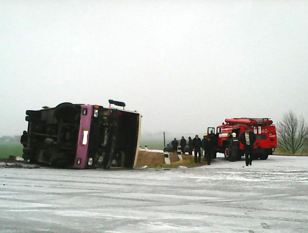 На Полтавщині перекинувся пасажирський автобус: є загиблі та травмовані