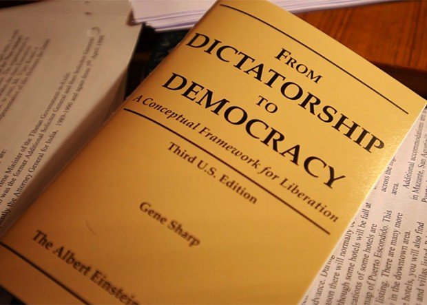 Вихідні з книгою: читаємо «Від диктатури до демократії» Джина Шарпа