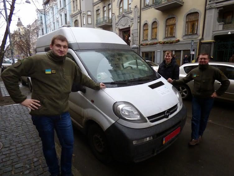 Полтавські волонетри збирають гроші на автомобіль для поїздок на Схід