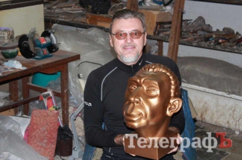 Скульптур з Полтавщини змайстрував сатиричний портрет Путіна і збирається встановити 3 рекорди