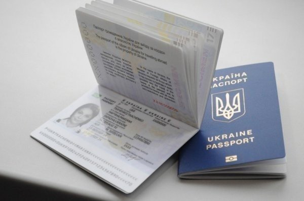 З 12 січня українцям мають видавати біометричні паспорти