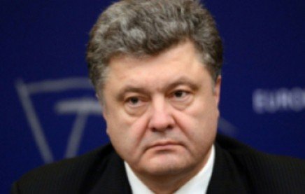 Порошенко знову пообіцяв ввести воєнний стан