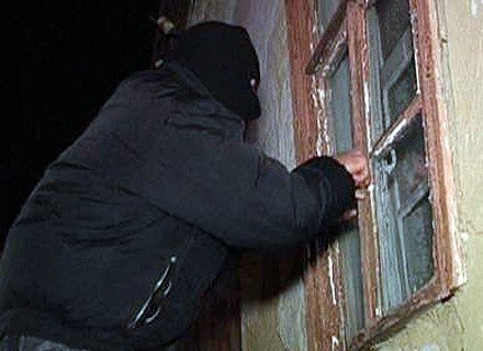 Міліція розшукує осіб, які вчинили розбійний напад на родину в Полтавській області