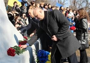 Полтавці відзначили 201-у річницю із дня народження Тараса Шевченка