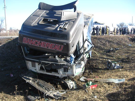 З’явилися фото з місця автокатастрофи на Полтавщині, в якій загинули семеро людей