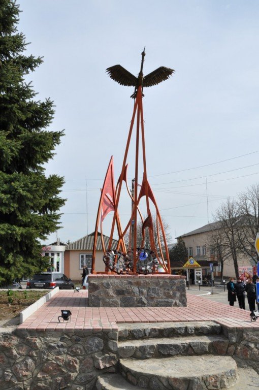На Полтавщині встановили перший пам’ятник героям Небесної сотні