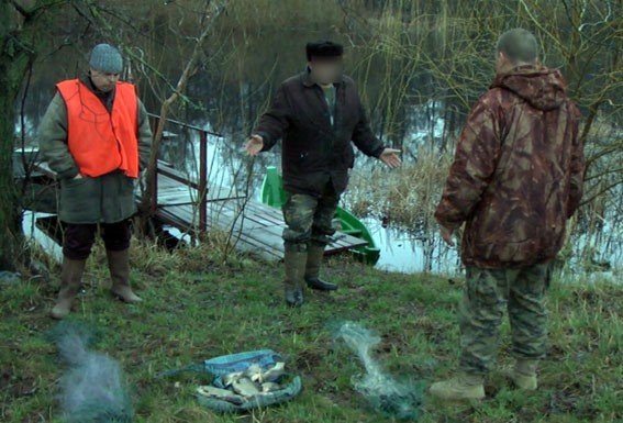 У Миргороді чоловіка затримали через незаконний вилов карасів