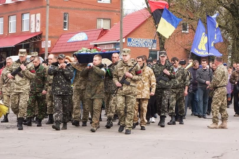 У Кобеляках попрощалися із загиблим в АТО військовим