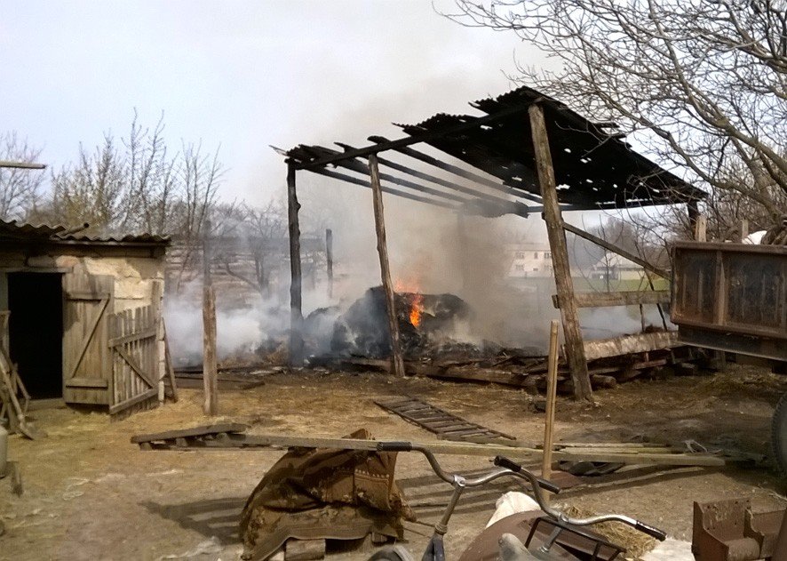 У Зіньківському районі через необережне спалювання сміття згоріли два центнери сіна