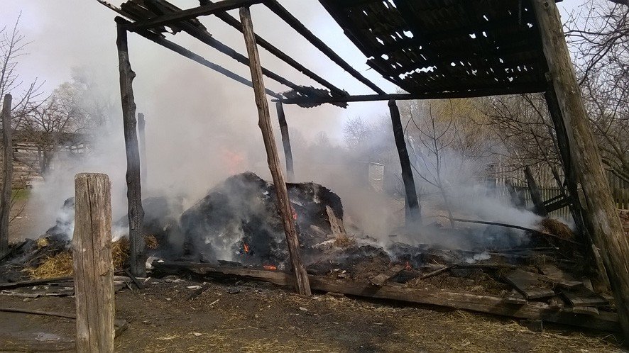 У Зіньківському районі через необережне спалювання сміття згоріли два центнери сіна