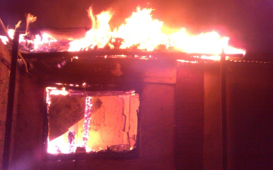 На Полтавщині внаслідок пожежі у житловому будинку 2 людини загинули, 1 травмована