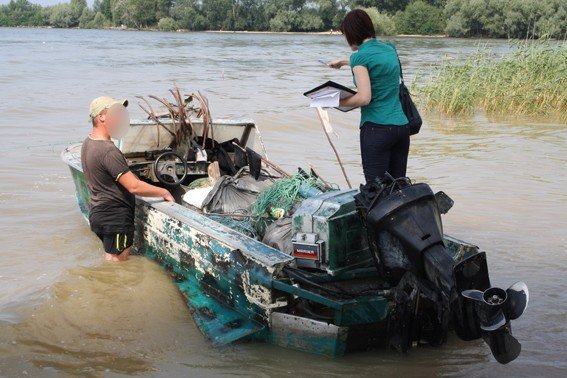 На Полтавщині правоохоронці викрили підпільний цех з переробки риби