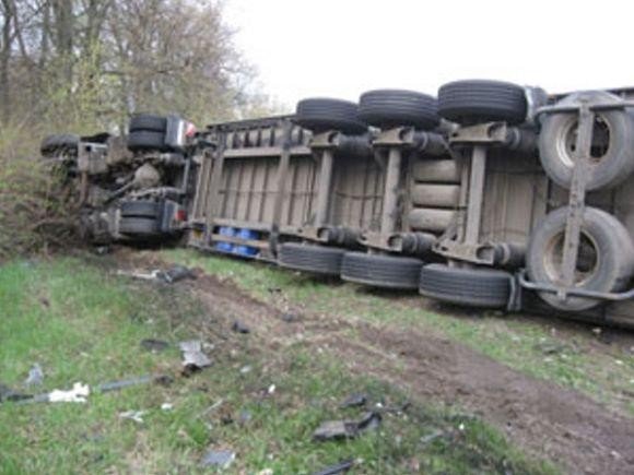 ДТП на Полтавщині: рятувальники виїздили визволяти з вантажівки пораненого водія