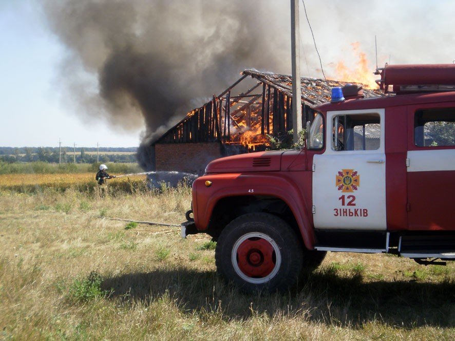 На Полтавщині згоріла ферма
