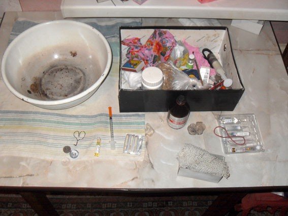 У Миргороді жінка вдома виготовляла та продавала наркотики