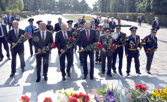 З нагоди приїзду Яценюка і Авакова у Полтаві двічі вшанували пам’ять полеглих визволителів