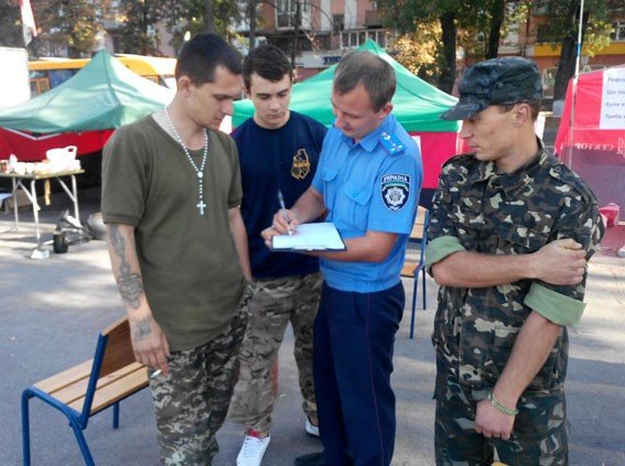 У Полтаві хуліган вночі пошкодив вікна облдержадміністрації