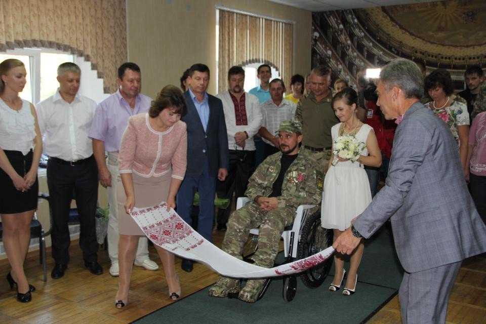 На Полтавщині у госпіталі доброволець АТО одружився з волонтеркою
