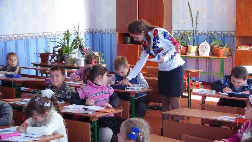 Яценюк вважає, що зарплата вчителя має залежати від результатів його роботи