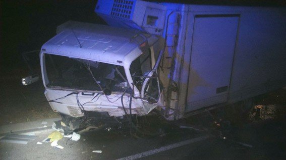 На Полтавщині троє людей загинуло після зіткнення вантажівки з легковиком