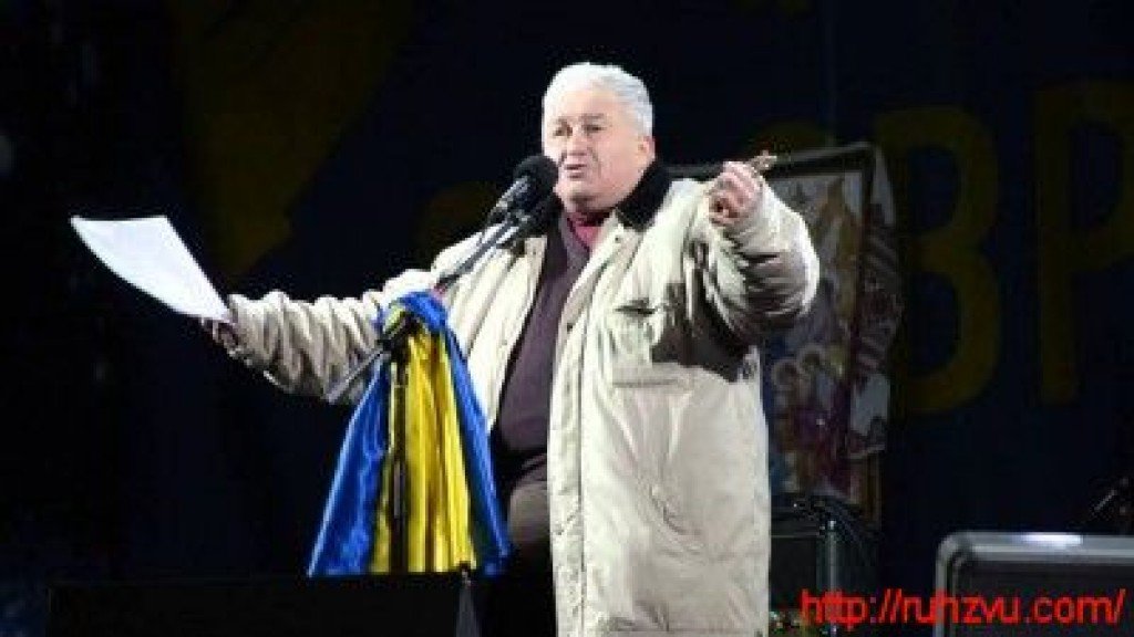 У Полтаві влаштували патріотично-поетичний вечір прямо на сходинках ОДА