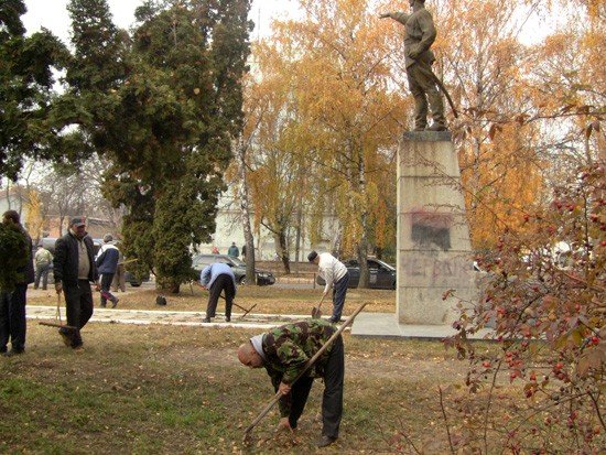 У Лубнах старанно декомунізують місто і виступають проти знесення пам’ятника Чапаєву