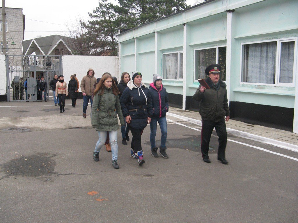 Учням полтавського ліцею провели екскурсію у виправній колонії