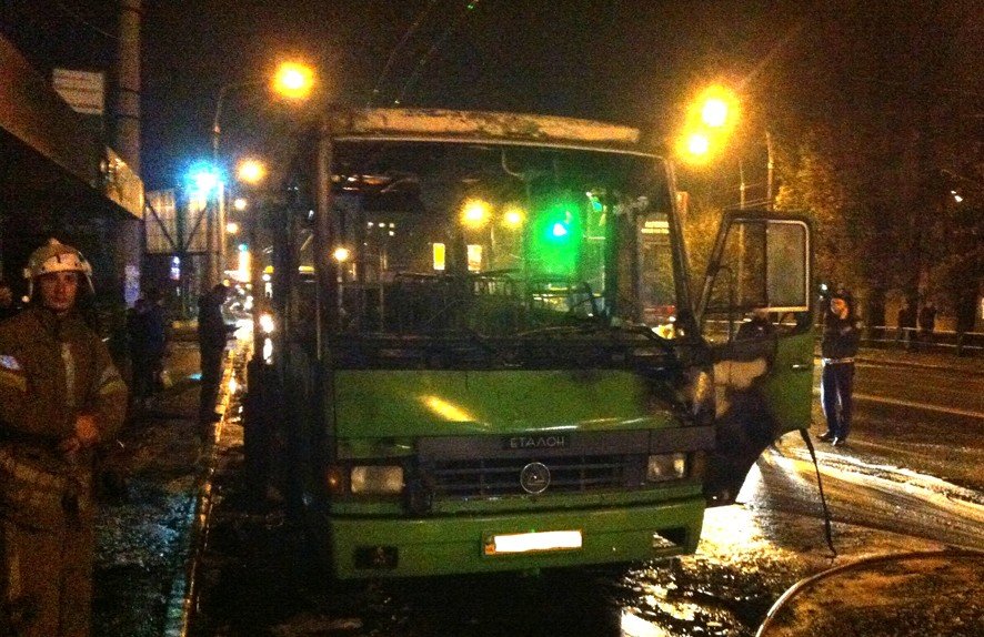 Пожежа пасажирського автобуса в Полтаві: у поліції розповіли, яка версія не підтвердилась