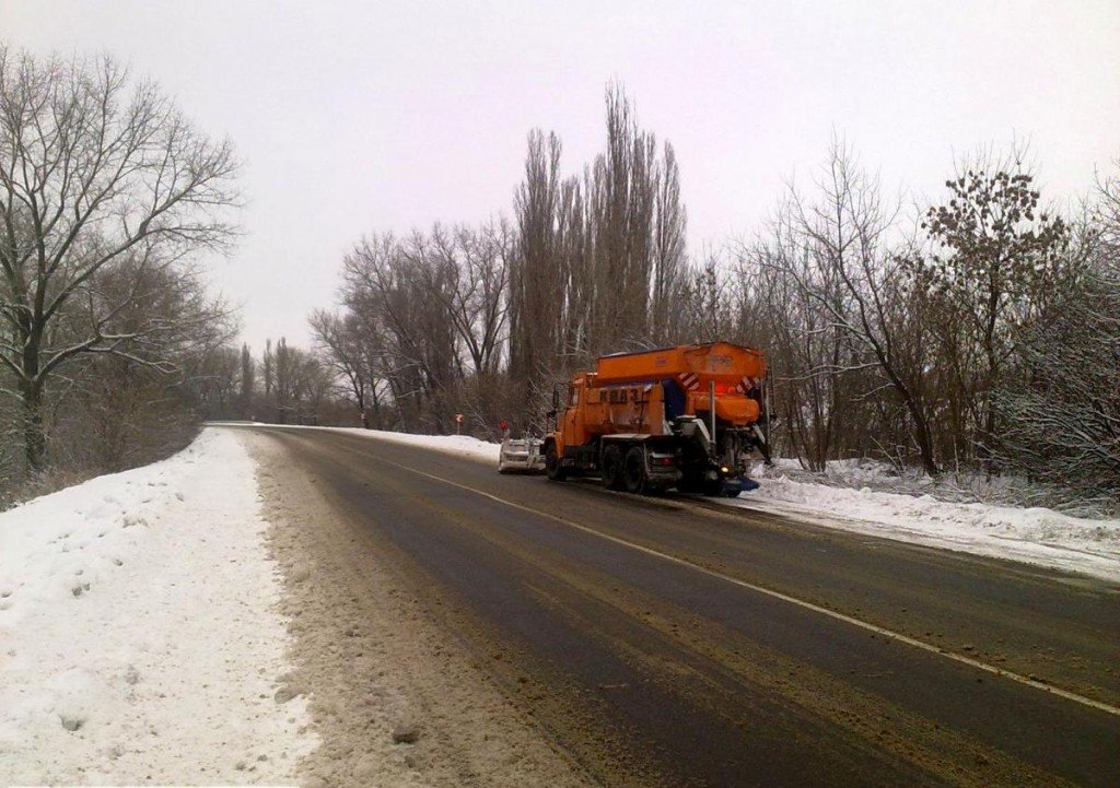 За крок до зими: як на Полтавщині рятуватимуть дороги та водіїв від сніжної негоди