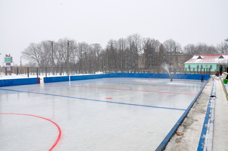 Ковзанки та хокейні майданчики обіцяють дітям Полтавщини на зимові канікули