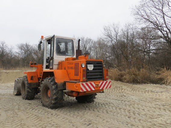 На Полтавщині незаконно видобували пісок «армією» техніки