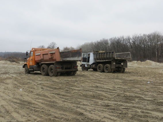 На Полтавщині незаконно видобували пісок «армією» техніки