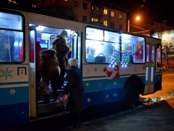 У Новорічну ніч потрапити додому можна на громадському транспорті