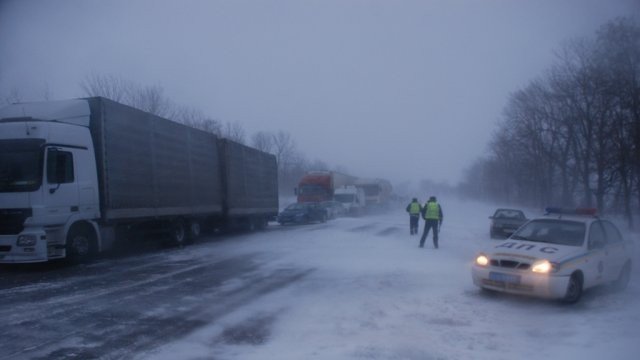 Опублікували перелік трас, де через негоду заборонили чи обмежили проїзд