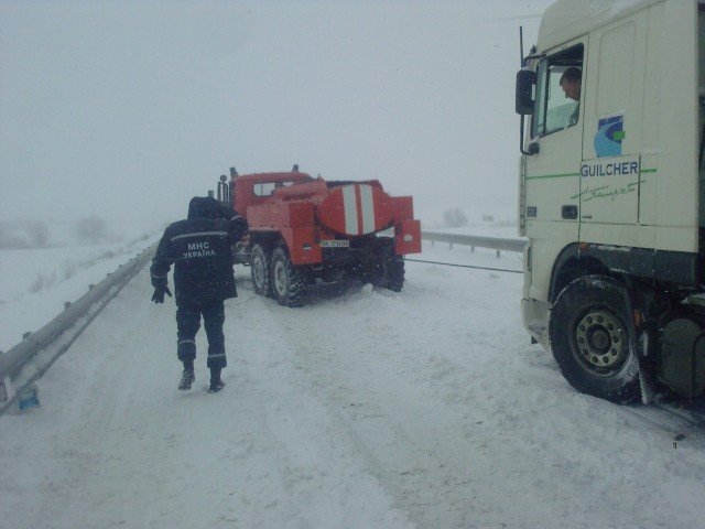 На Полтавщині врятували з «зимової пастки» понад тисячу авто та близько 2 тисяч людей
