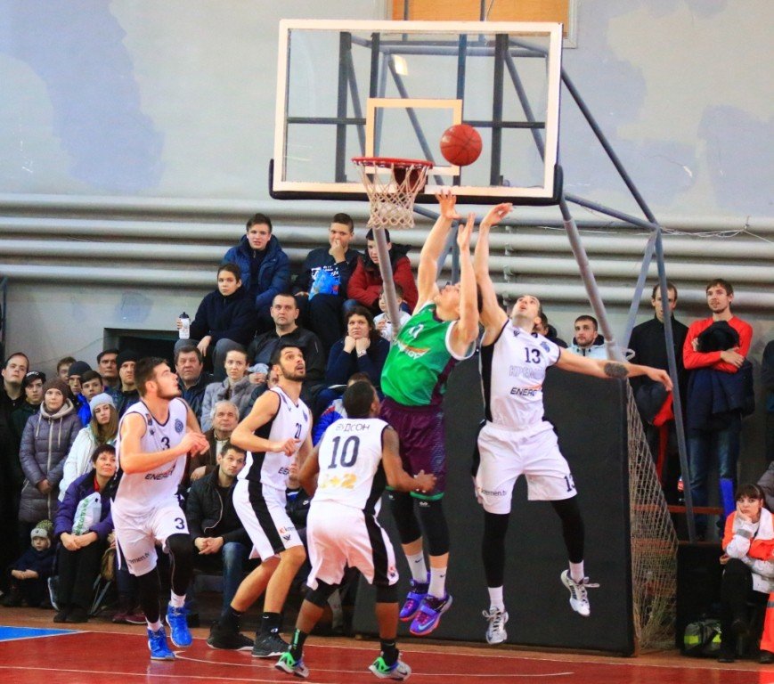 Баскетбол: «Кремінь» впевнено фінішував у регулярному чемпіонаті