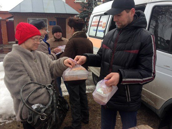 У Лубнах гарячими обідами годують усіх охочих