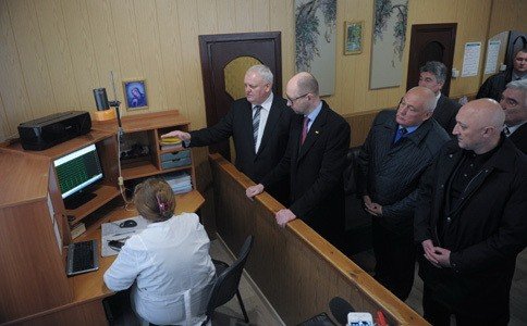 Яценюк поставив у приклад всій Україні Полтавський центр екстреної медицини