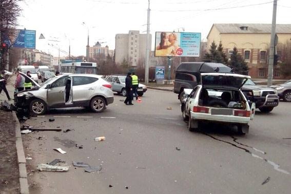 На перехресті Пушкіна-Сінна сталась ДТП з постраждалими (фото)