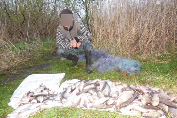 На Кременчуцькому водосховищі затримали браконьєра