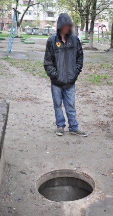 У Полтаві на Київському Шосе знайшли труп, накритий килимом