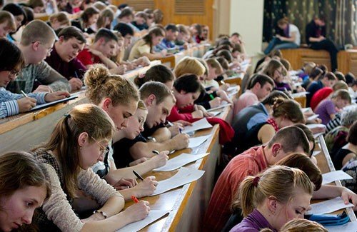 Працевлаштування випускників на Полтавщині: назвали статистику та реалії