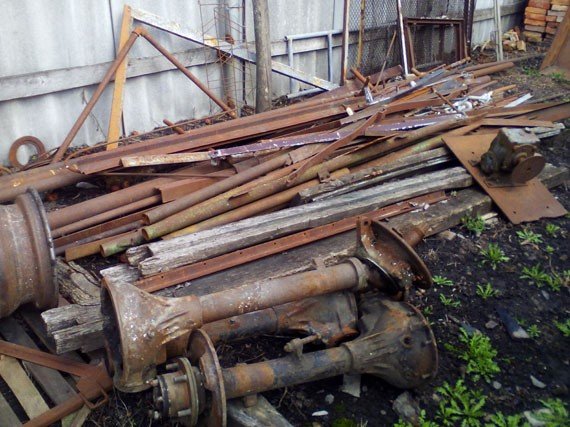 На Полтавщині чоловік облаштував у себе вдома підпилий пункт прийому металобрухту
